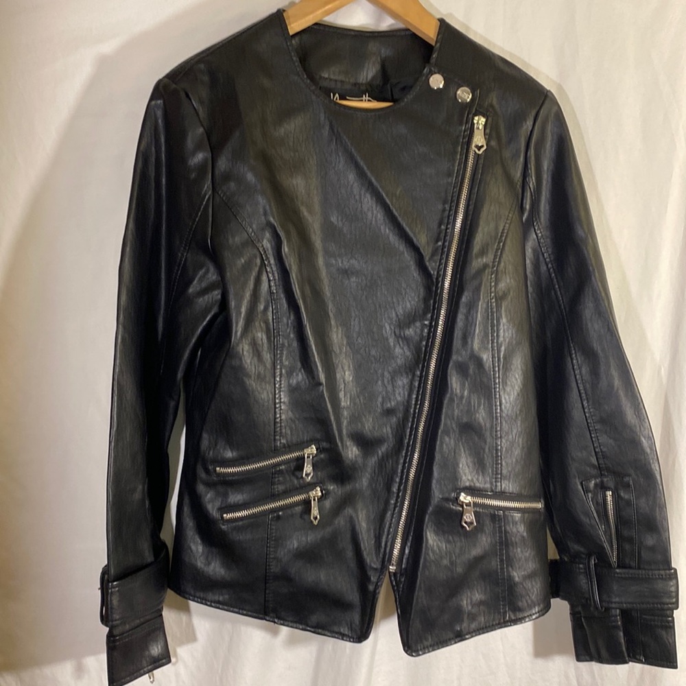 Nanette Lepore woman’s lightweight coat size Med Like New
